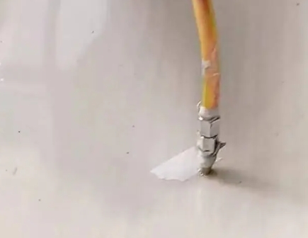 阳春瓷砖空鼓维修公司专业解答在瓷砖铺贴过程中，如果使用的砂料过粗（如全部使用了粗砂），可能会导致以下问题